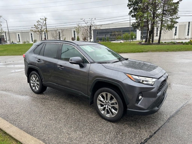 2023 Toyota RAV4 XLE AWD 1 Owner Sunroof Leather Navigation in Cars & Trucks in Mississauga / Peel Region - Image 4