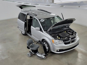 2012 Dodge Grand Caravan MOBILITE REDUITE AVEC TRIPORTEUR ELECTRIQUE INCLUS