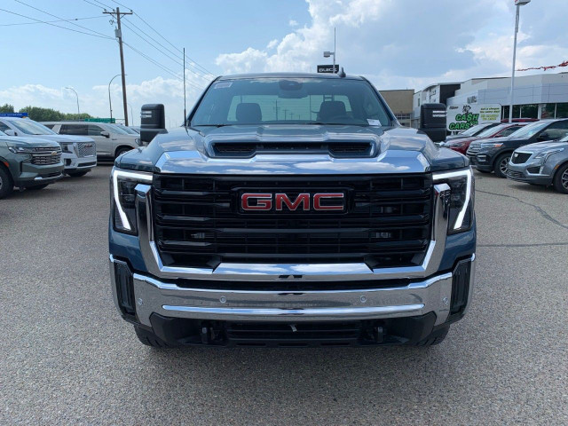 2025 GMC Sierra 3500HD in Cars & Trucks in Hamilton - Image 2