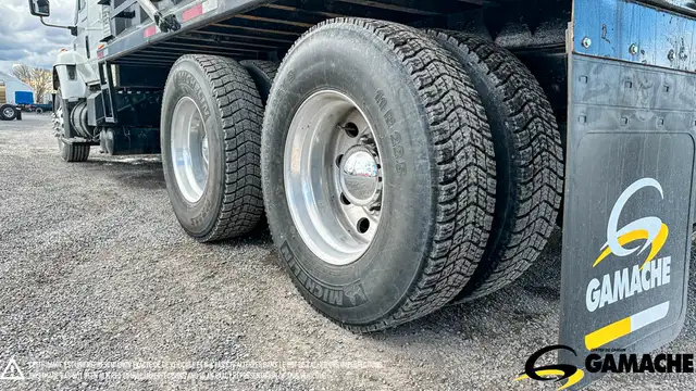 2004 INTERNATIONAL 7400 TANDEM AXLE DUMP TRUCK in Heavy Trucks in Chilliwack - Image 7