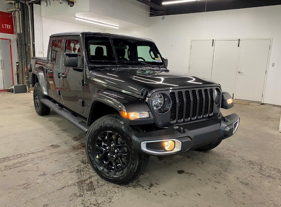 2022 Jeep Gladiator SPORT S