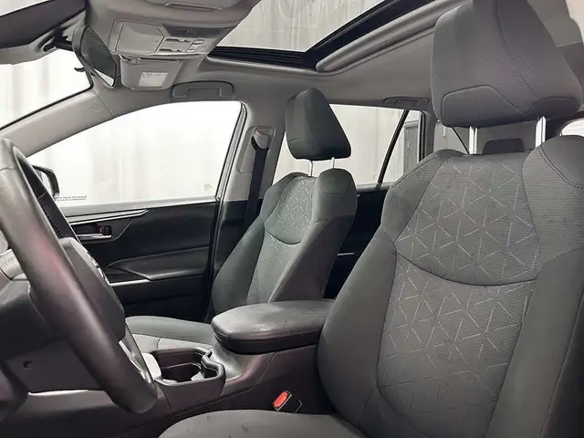 2020 Toyota RAV4 XLE AWD - TOIT OUVRANT - VOLANT CHAUFFANT - MAG in Cars & Trucks in Québec City - Image 24