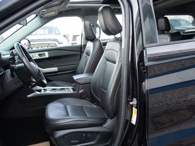 2022 Ford Explorer Limited, Sunroof, Quad Seating in Cars & Trucks in Calgary - Image 2