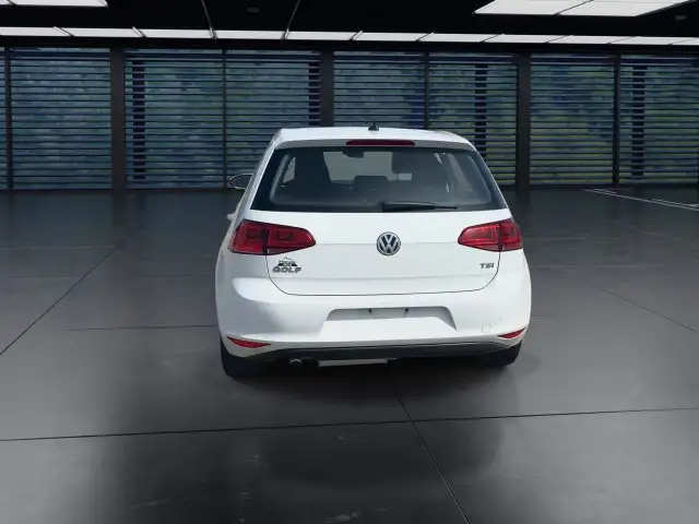 2015 Volkswagen Golf 1.8 TSI Trendline l Clean CarFax l Hatchbac in Cars & Trucks in Calgary - Image 8