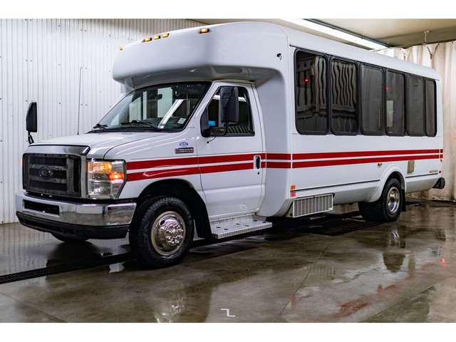 2011 Ford E-450 Wheelchair Bus 9 Passenger in Cars & Trucks in Calgary - Image 3