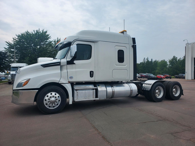 2019 FREIGHTLINER CASCADIA / HEAVYSPEC / MIDROOF / DD15 / 18 SPD in Heavy Trucks in Moncton - Image 2