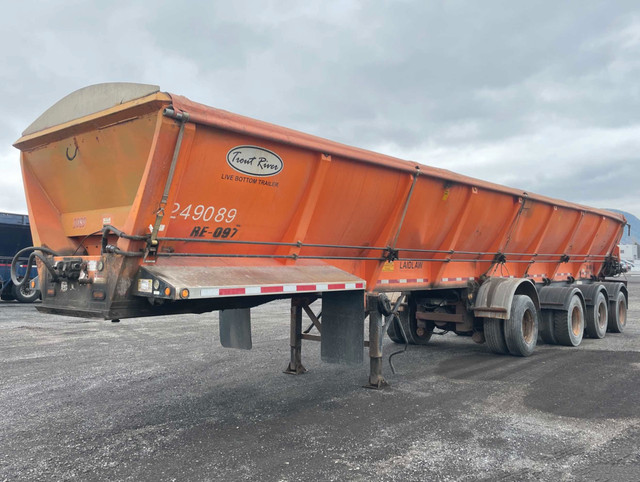 2009 Trout River 48 ft / 4 Axles / Live Bottom Belt Trailer in Heavy Equipment in Barrie