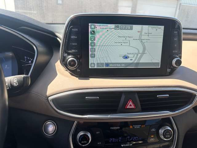 2019 Hyundai Santa Fe Ultimate 2.0T AWD in Cars & Trucks in City of Montréal - Image 3