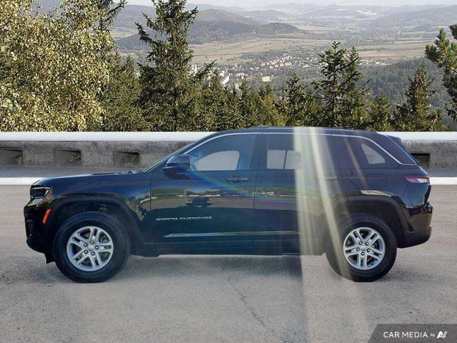 2023 Jeep Grand Cherokee Laredo in Cars & Trucks in Moncton - Image 2