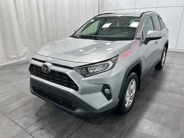 2021 Toyota RAV4 XLE - TOIT OUVRANT - SIEGES CHAUFFANTS in Cars & Trucks in Québec City - Image 3