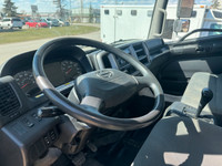 - 2019 HINO 338 VAN TRUCK - 386442 KM - 4x2 - 7.7L 6 Cylinder Diesel Engine - Hendrickson Air Ride S... (image 9)