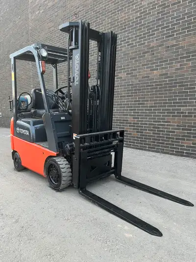 Keywords: used forklift, forklift, propane forklift, 3-stage mast, 3,000 lbs capacity, side shift, u...