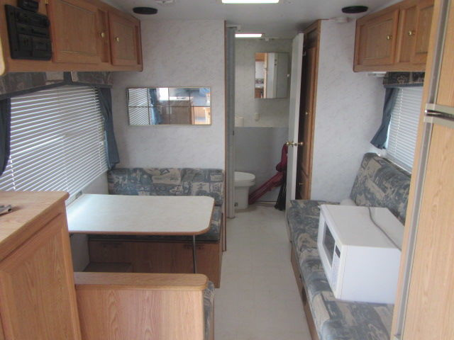 Used 99 Travelaire ** 26 Foot ** Half Ton Towable Fifthwheel RV  in Travel Trailers & Campers in Calgary - Image 2
