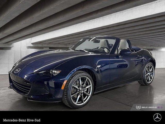 2022 Mazda MX-5 GT 6sp Dark Blue Roof in Cars & Trucks in Longueuil / South Shore