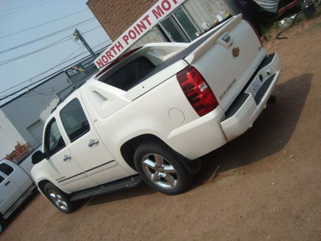 2011 Chevrolet Avalanche 4X4 CREW CAB LTZ in Cars & Trucks in Edmonton - Image 2