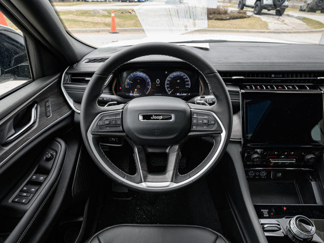 2025 Jeep Grand Cherokee Limited in Cars & Trucks in Barrie - Image 2