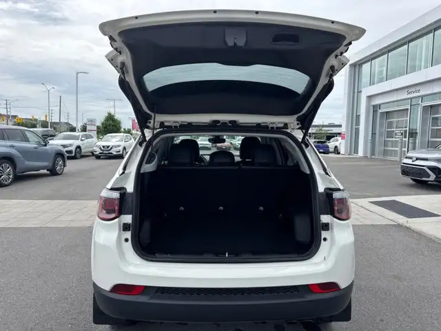 2018 Jeep Compass Limited  - Leather Seats -  Remote Start in Cars & Trucks in Ottawa - Image 11