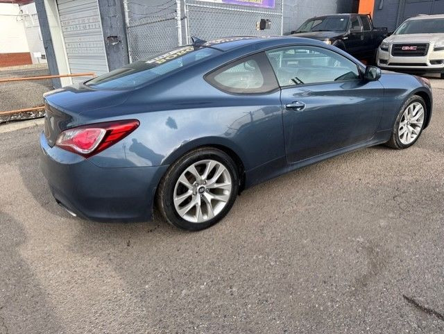2013 Hyundai Genesis Coupe Premium/Coupe 2dr I4 2.0T Manual / Cl in Cars & Trucks in Calgary - Image 4