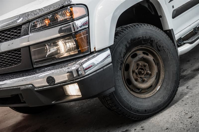 Chevrolet Colorado 4WD Crew Cab 2008 in Cars & Trucks in Laval / North Shore - Image 2