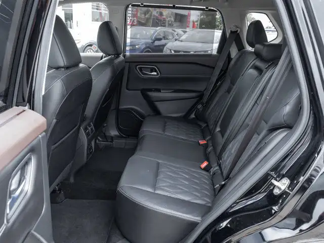 2021 Nissan Rogue Platinum | One Owner | Low Mileage | Low dans Autos et camions dans Hamilton - Image 25