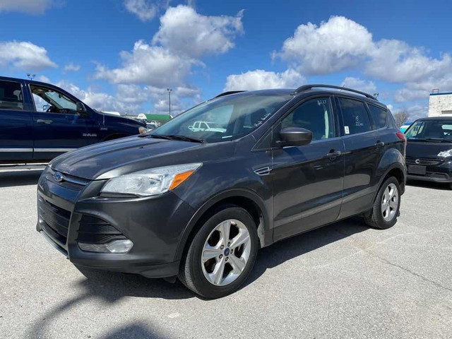  2015 Ford Escape SE in Cars & Trucks in Barrie