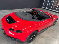 Laissez-nous vous présenter une icône moderne de l’élégance italienne : la Ferrari Roma Spider 2024,... (image 4)