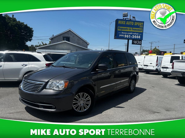 Chrysler Town & Country Familiale 4 portes Tourisme avec cuir 20 in Cars & Trucks in Laval / North Shore