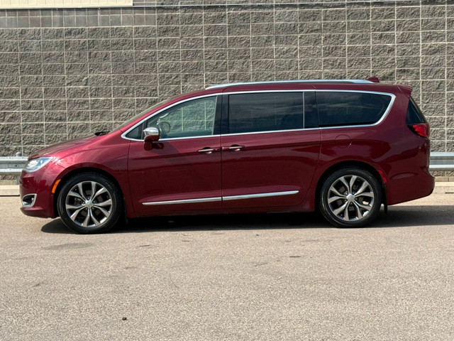 2017 Chrysler Pacifica 4dr Wgn Limited| $0 DOWN | EVERYONE APPRO in Cars & Trucks in Calgary - Image 2