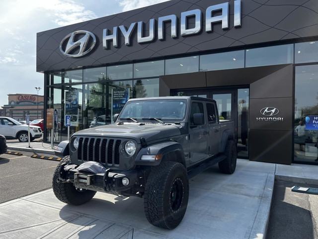 Jeep Gladiator Sport S 2020 in Cars & Trucks in Lethbridge