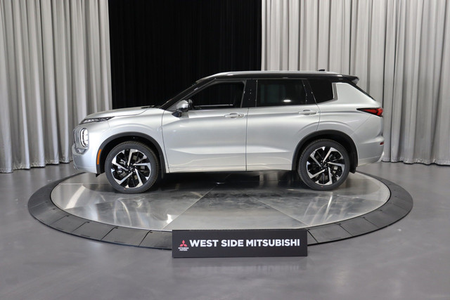 2024 Mitsubishi Outlander GT TWO TONE / BLACK ROOF in Cars & Trucks in Edmonton - Image 3