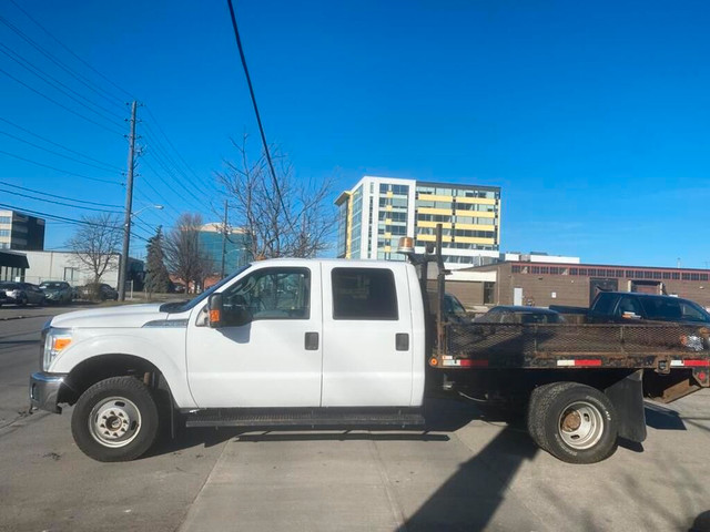 2015 Ford F-350 Crew Cab Flat Bed Dually 4WD in Cars & Trucks in City of Toronto - Image 4