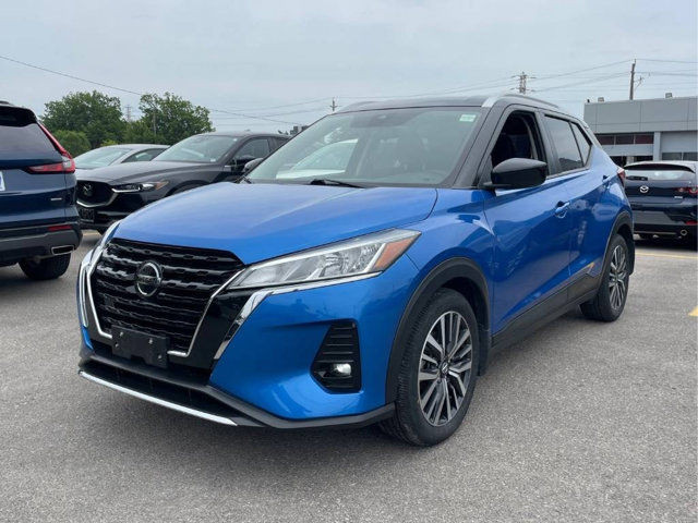 2021 Nissan Kicks SVTwo Tone | Heated Seats + Steering | in Cars & Trucks in Guelph