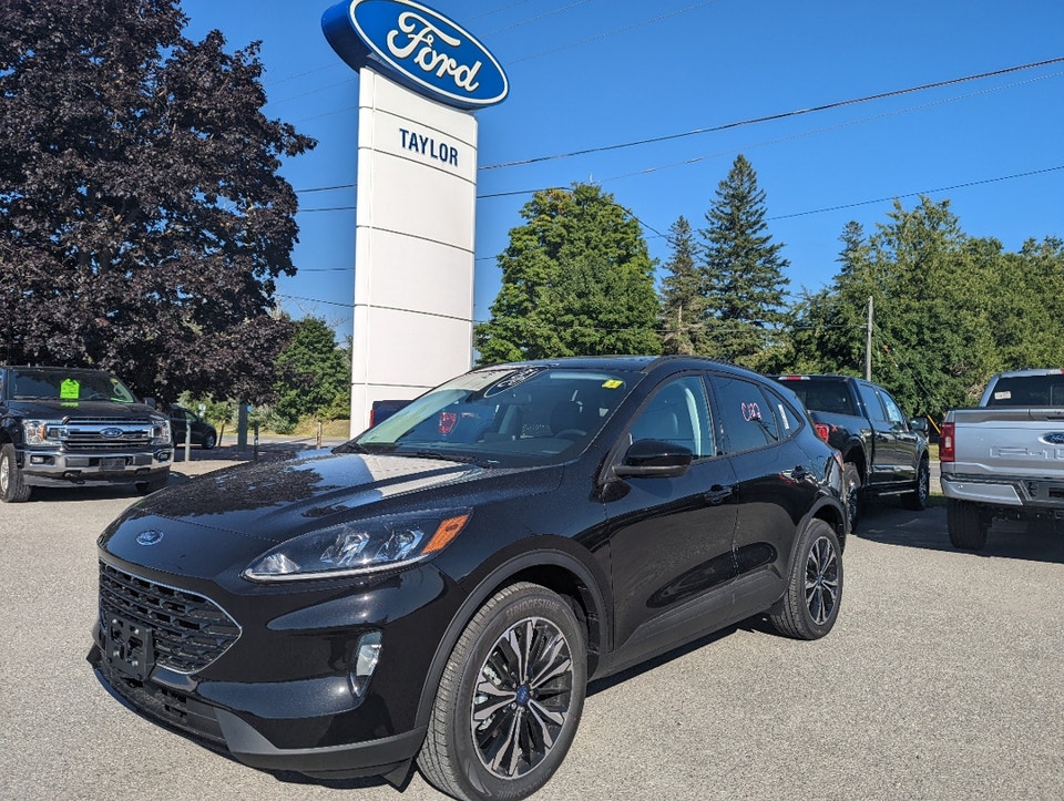  2022 Ford Escape SEL *Stealth with Technology, Moonroof, Trailer Tow, Co-Pilot*