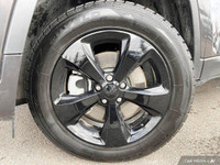 This Jeep Cherokee has a dependable Regular Unleaded I-4 2.4 L/144 engine powering this Automatic tr... (image 6)