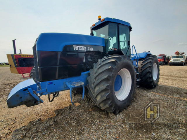 BUHLER VERSATILE 2360 4WD Tractor in Farming Equipment in Edmonton - Image 3