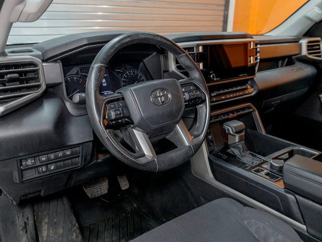 2022 Toyota Tundra SR5 4X4 *389 HP* SIEGES CHAUF *CARPLAY* GR. R in Cars & Trucks in Laurentides - Image 4