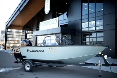 Includes Mercury 115hp ProXS engine & Trailer Features: Flip up Converta-bench Humminbird PiranhaMAX...