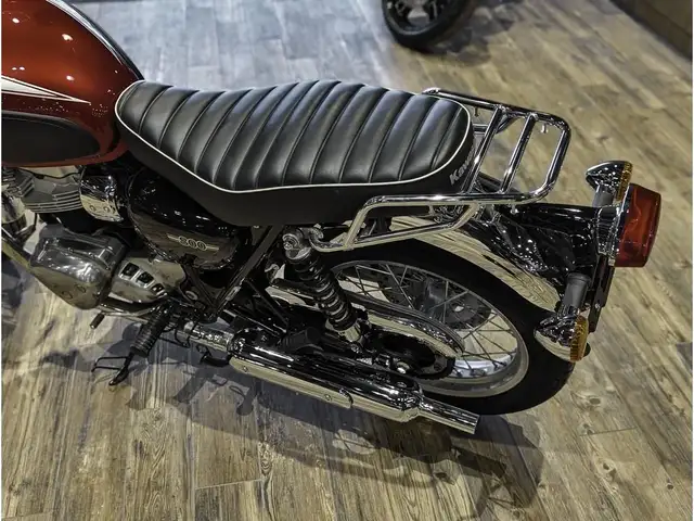 2022 Kawasaki W800 // Candy Fire Red/Metallic Diablo Black in Dirt Bikes & Motocross in Winnipeg - Image 13