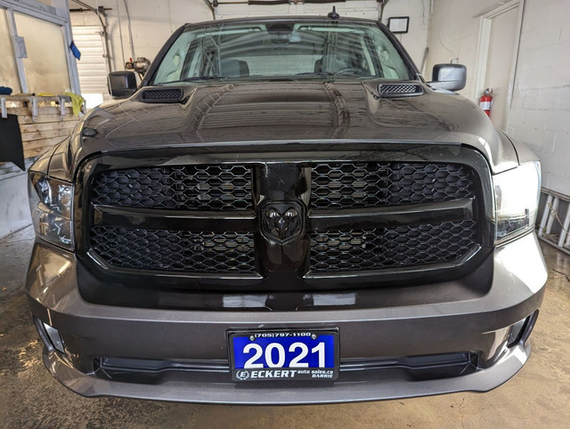 2021 Ram 1500 CLASSIC EXPRESS  LOW LOW KILOMETERS!! in Cars & Trucks in Barrie - Image 2