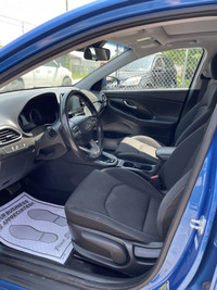 This ONE OWNER 2018 Hyundai Elantra GT GLS is a stylish and reliable hatchback that's perfect for yo... (image 6)