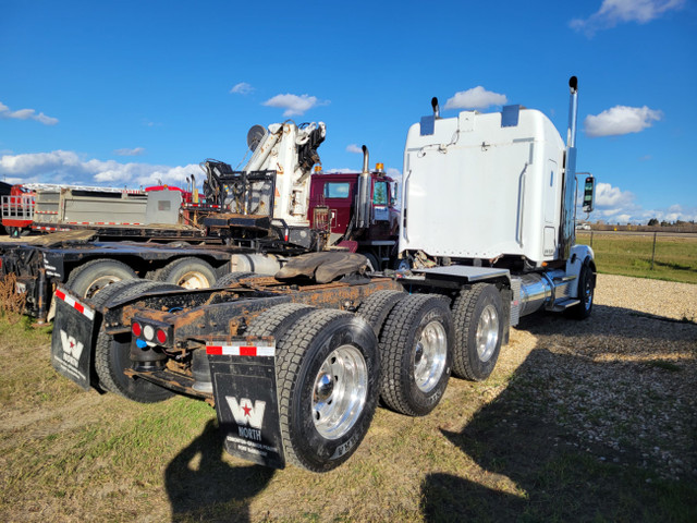 Freightliner FLD Coronado Triaxle Tractor Truck in Heavy Trucks in Red Deer - Image 4