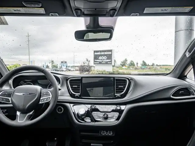 2025 Chrysler Pacifica Select in Cars & Trucks in Barrie - Image 27