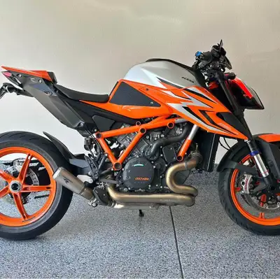 APPLY NOW: https://www.ridecollective.ca/get-pre-approved The 2023 KTM 1290 Super Duke R EVO is a be...