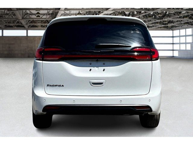 2026 Chrysler Pacifica Select in Cars & Trucks in Mississauga / Peel Region - Image 4