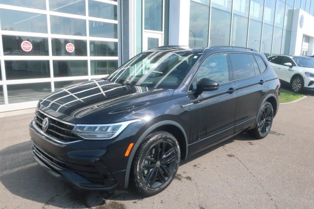 Volkswagen Tiguan Comfortline R-Line Black Edition 4MOTION 2.0L  in Cars & Trucks in Lévis