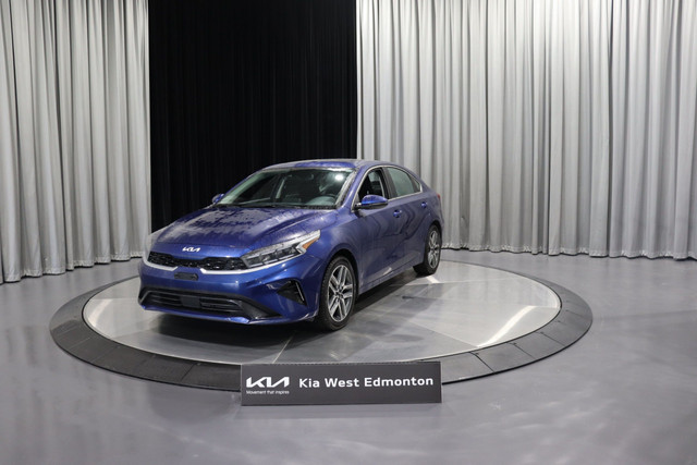 2023 Kia Forte EX Premium Heated Seats/Wheel / Push Start / S... dans Autos et camions  à Ville d’Edmonton - Image 3