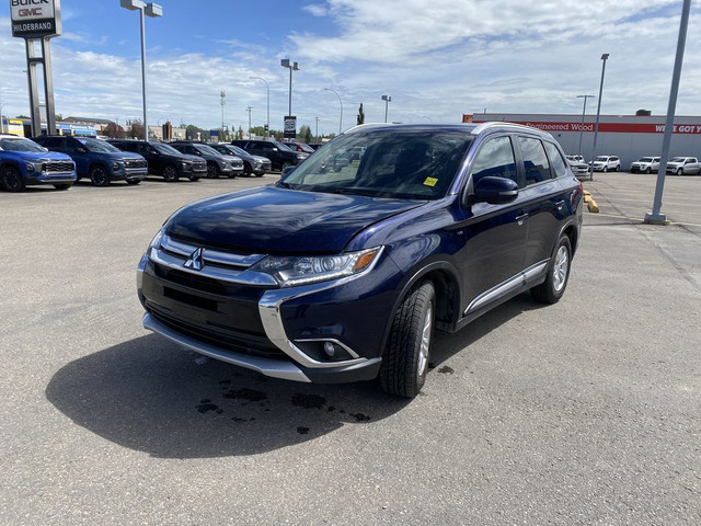 2016 Mitsubishi OUTLANDER SE AWD in Cars & Trucks in Red Deer - Image 2