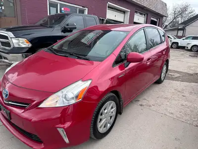 2013 Toyota Prius v Camera/smart key NEW SAFETY CLEAN TITLE