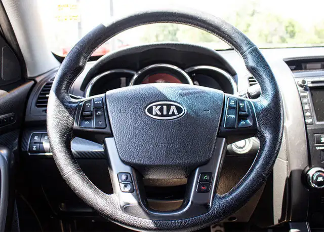 2013 Kia Sorento SX dans Autos et camions dans Medicine Hat - Image 17