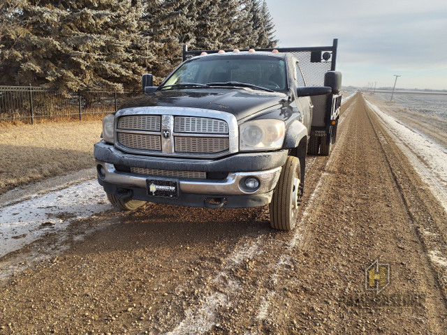 Dodge 5500 HD SLT Flatbed Deck Truck in Heavy Trucks in Edmonton - Image 2